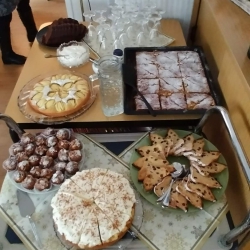 Großzügiges Kuchenangebot