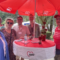 Besuch von Gabriel Kunze, stellv. Bezirksbürgermeister und Jonas Jordan an unserem AWO Stand